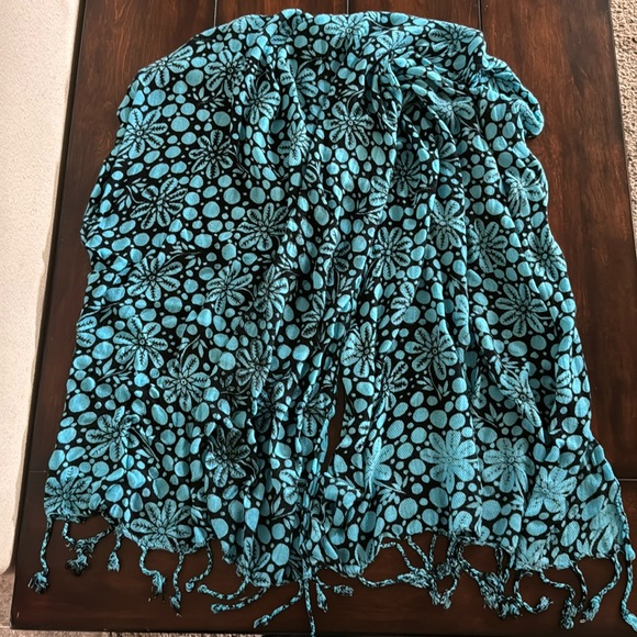 Black & Blue Flower Power Scarf with tassels - Picture 4 of 8